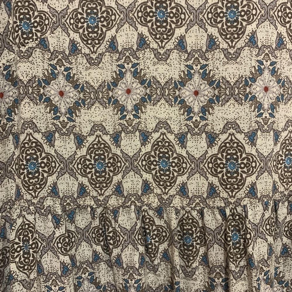 Flowy Patterned Dress - Picture 2 of 4